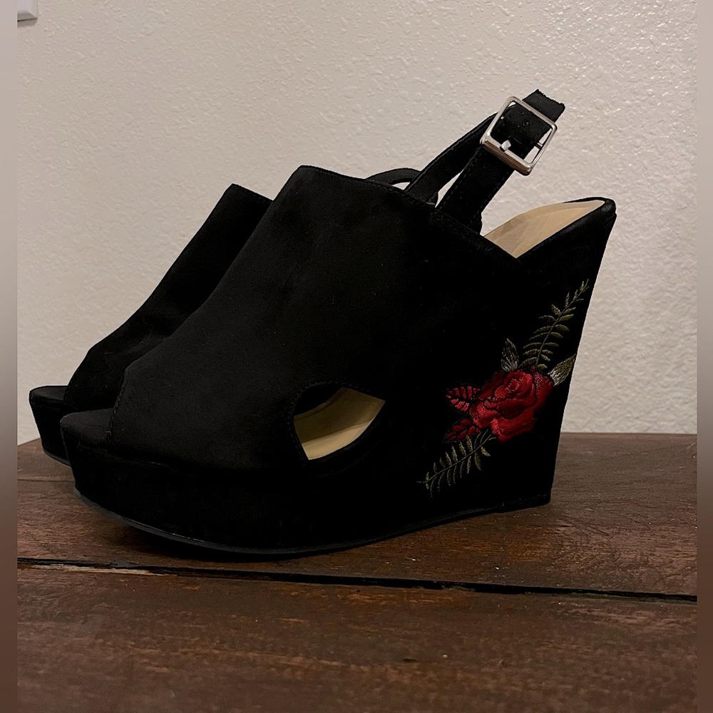 Chinese Laundry black suede wedge heels red rose embroidery size 7.5